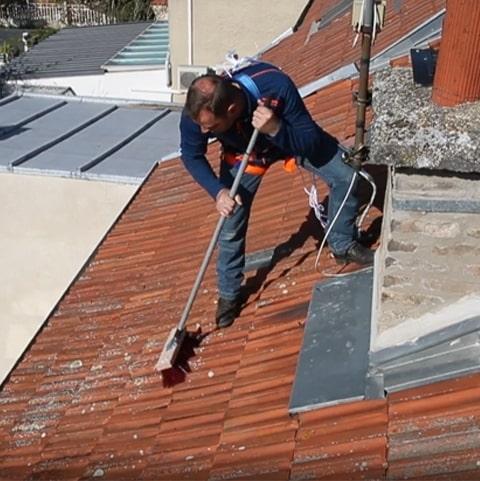 Démoussage toit - La technique du fil de cuivre